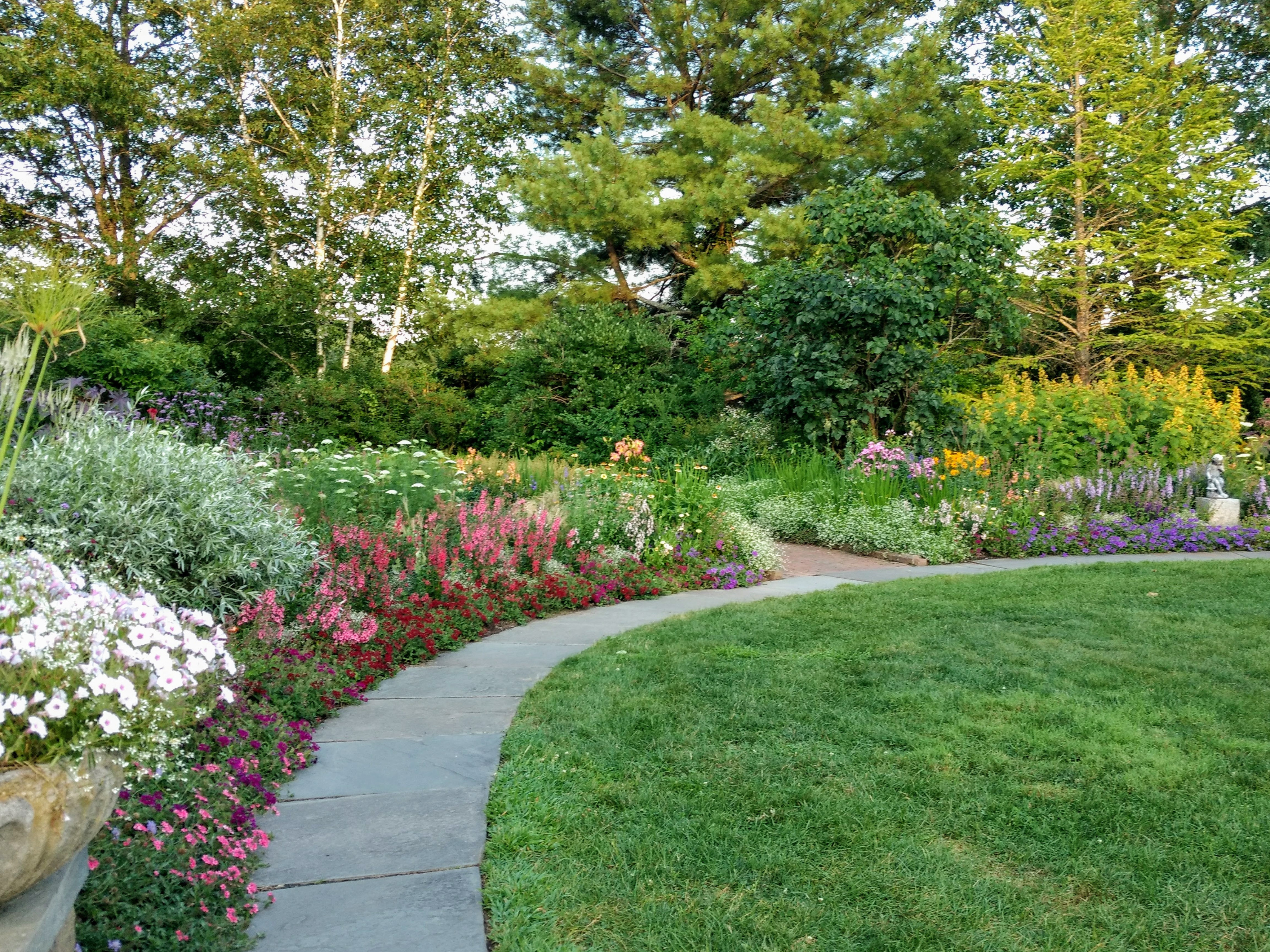 Благоустройство участка частного дома в Ульяновске и Ульяновской области